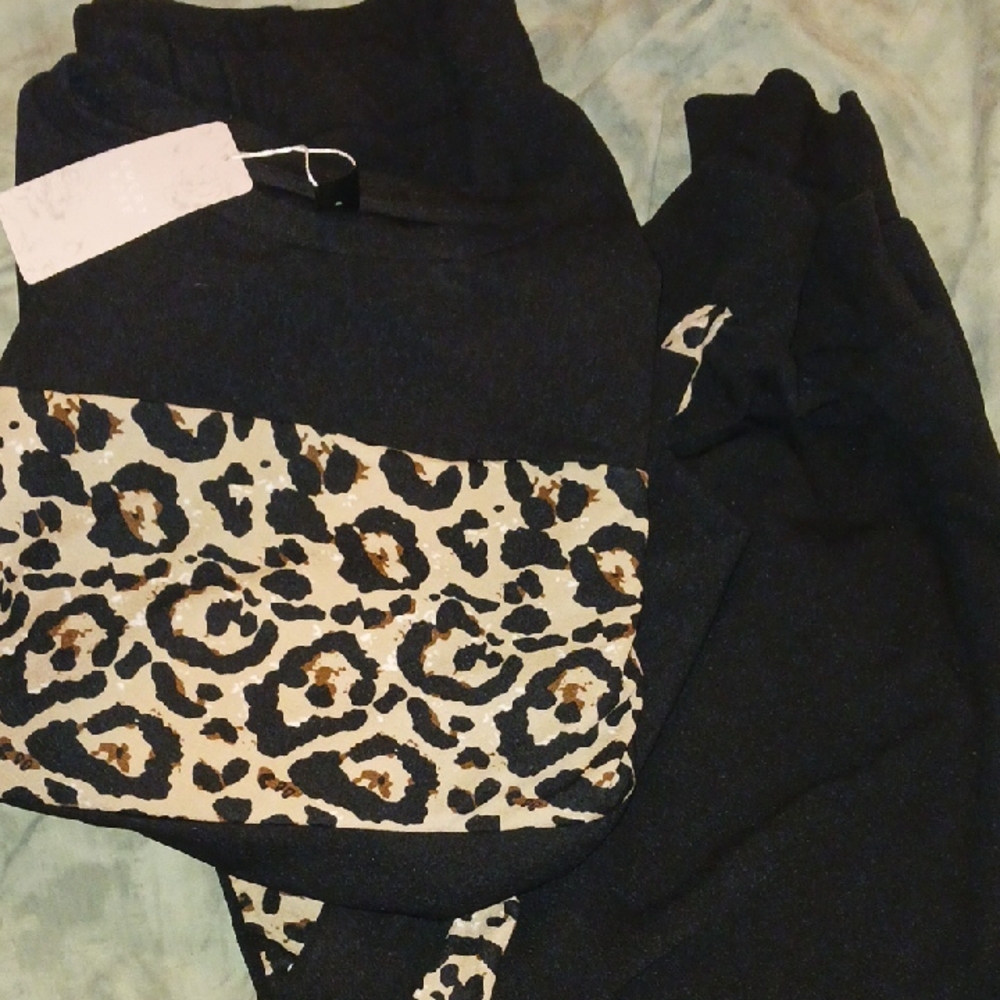 SHEIN Black and Leopard Print Joggers